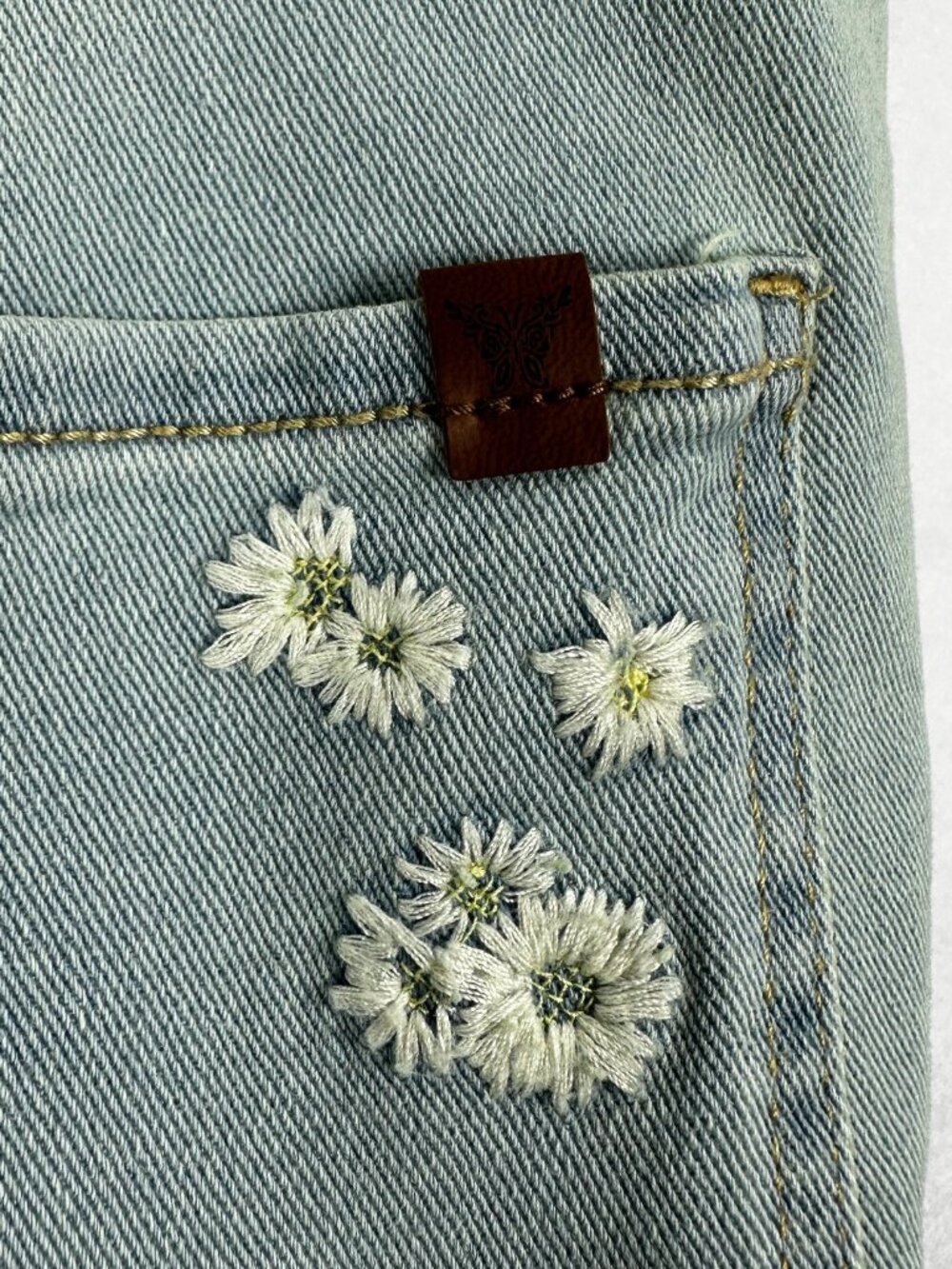 Jessica Simpson Women's 12 Light Blue Denim Jeans Wide-Leg Floral Embroidered - Picture 14 of 16